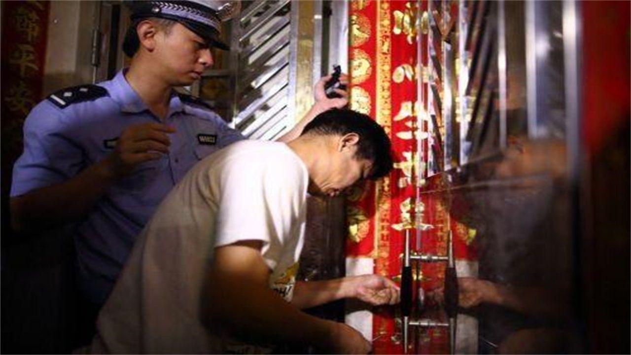 四川请开锁师傅开了锁后，师傅为什么一般都不进门，就算主人请也不进去？